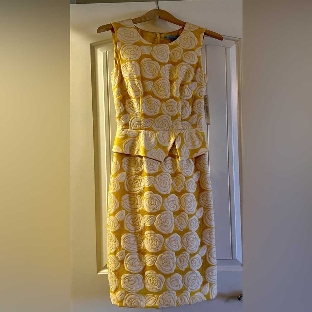 Antonio Melani Peplum Yellow Rose Print Fitted Dress.  Size 0, NWT.